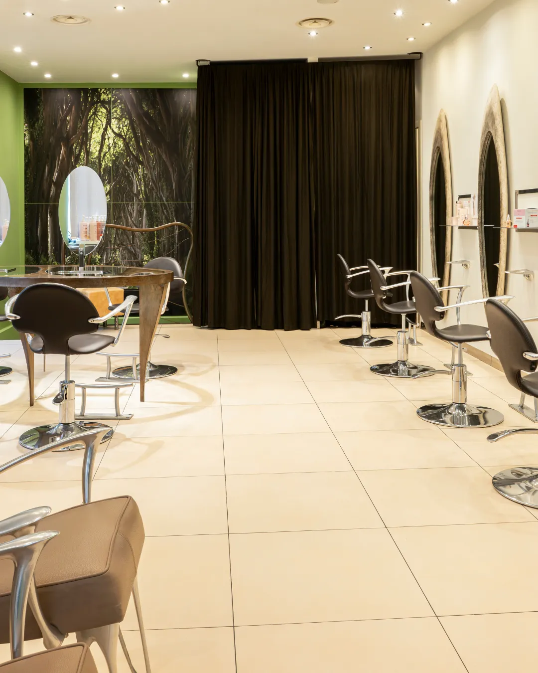 Interno del salone Fashion Team Pavia