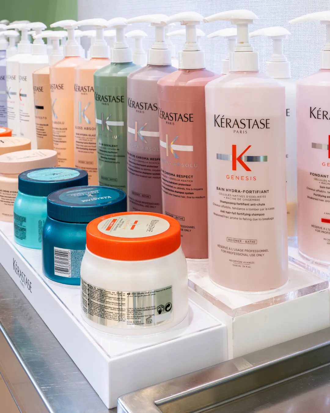 Prodotti Kérastase esposti in salone